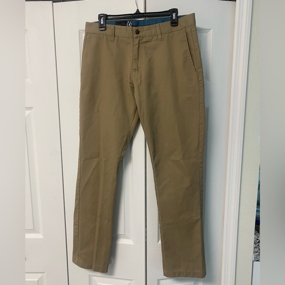 Volcom Other - Volcom Corpo Class khaki pants size 32